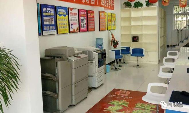 街邊廣告圖文店年入百萬 不銹鋼、噴繪與發(fā)光字成就財富密碼